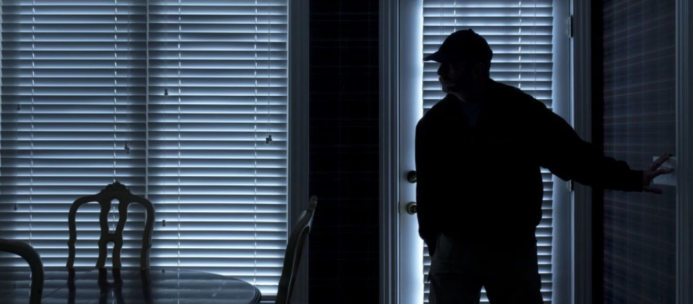 Αυτά είναι τα 6 λάθη που κάνετε στο σπίτι σας και «προσελκύετε» τους διαρρήκτες